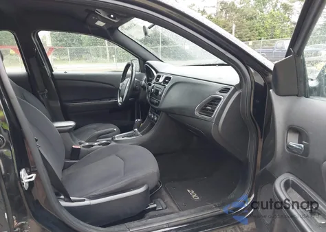 2013 Chrysler 200 Touring z USA, uszkodzony, nr VIN 1C3CCBBB2DN567418